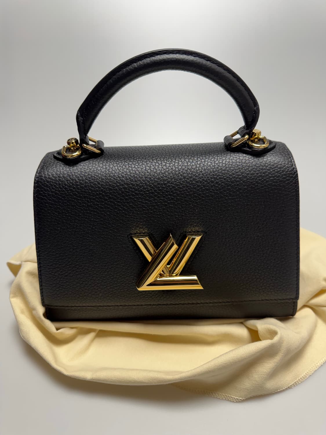 루이비통 트위스트 원핸들 pm 블랙. 상품이미지1