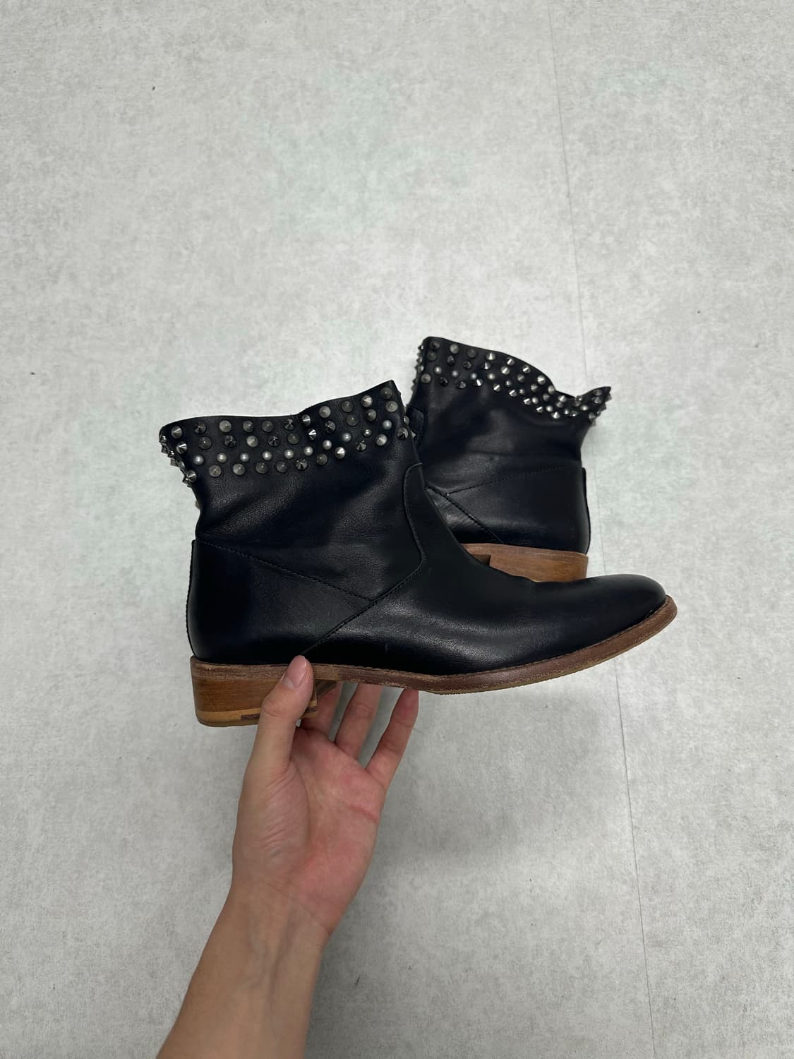  자딕앤볼테르 스터드 앵클 부츠    상품이미지4