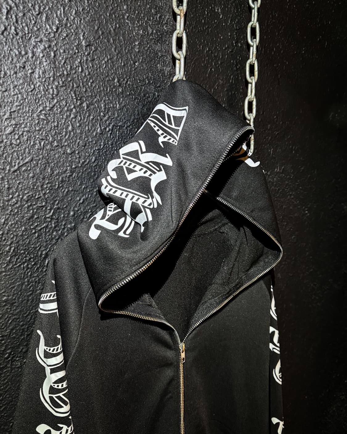 Gothic Lettering Print Hoodie 상품이미지2