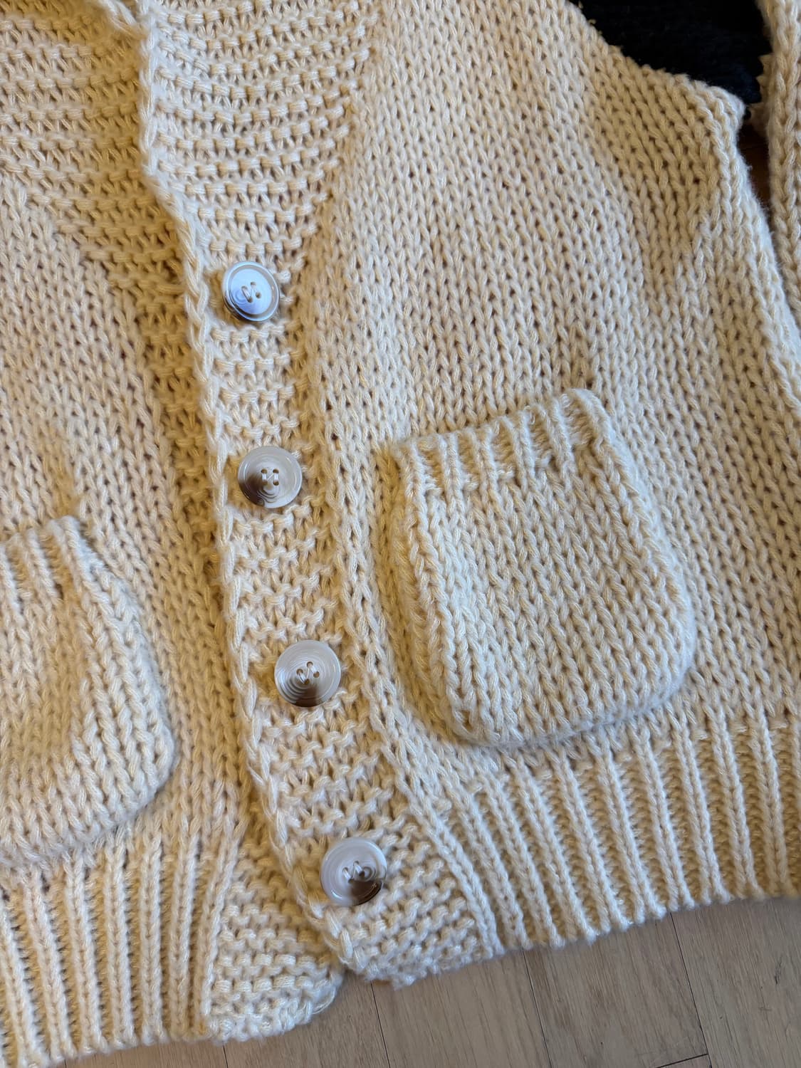 [새제품] KYO 더블 로고 니트 가디건 정가 18만원 상품이미지3