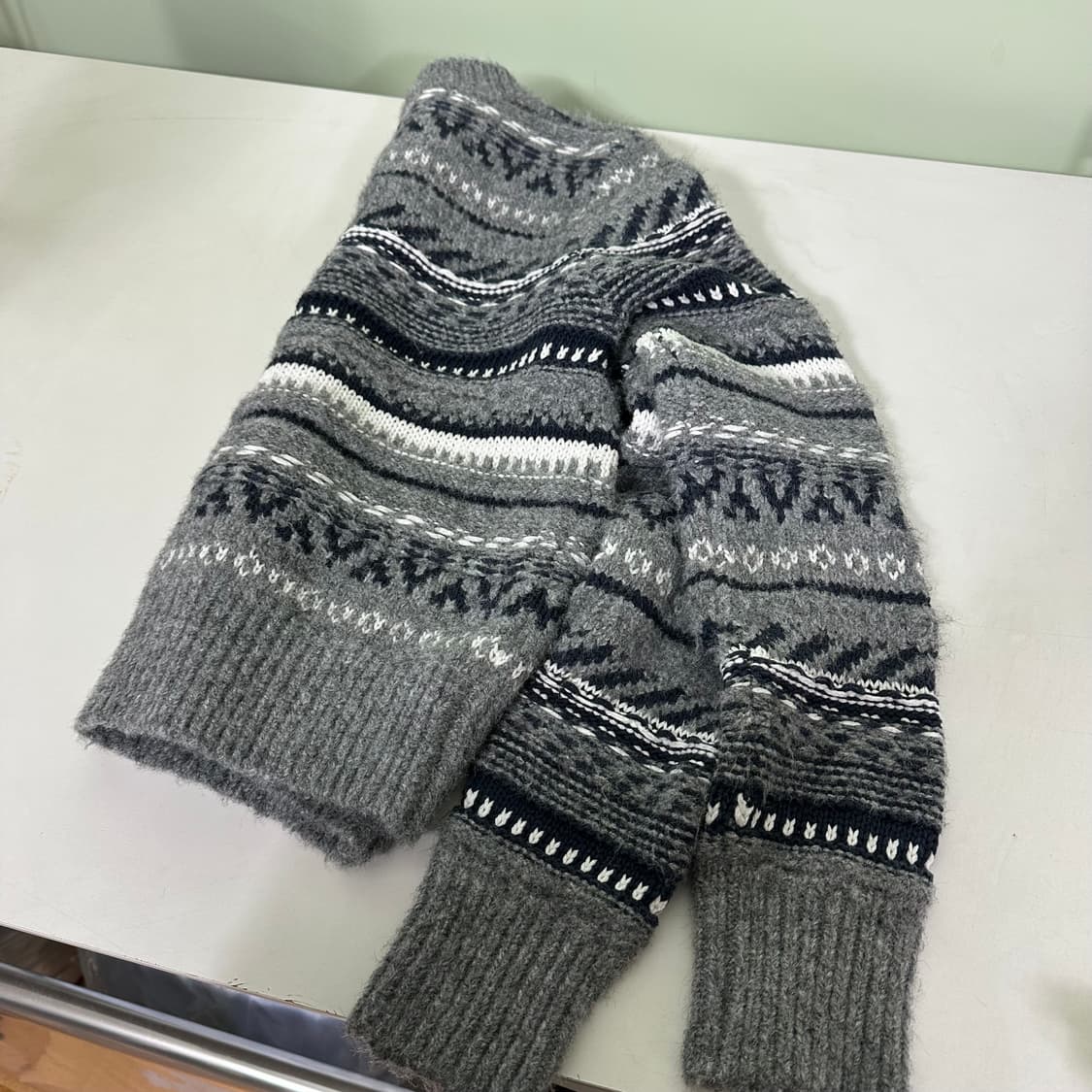 우먼S-M URBAN REVIVO 멀티패턴 그레이 U넥 크롭가디건 상품이미지4