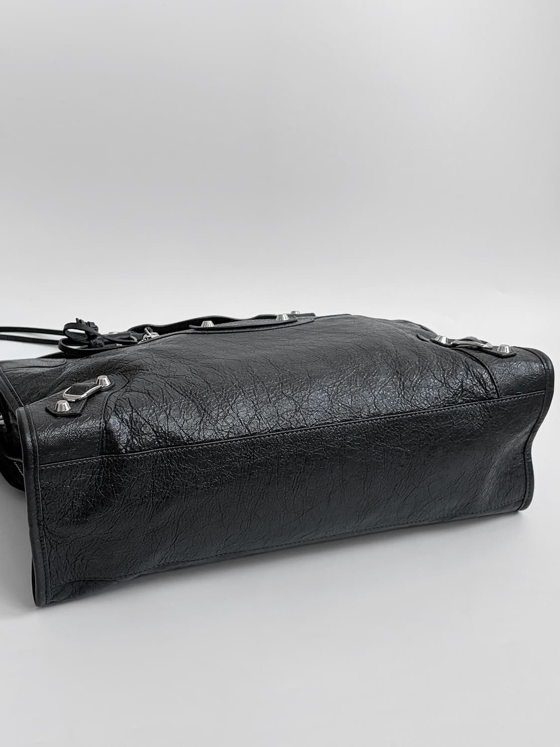 발렌시아가 클래식 시티백 미듐 판매합니다. 상품이미지8