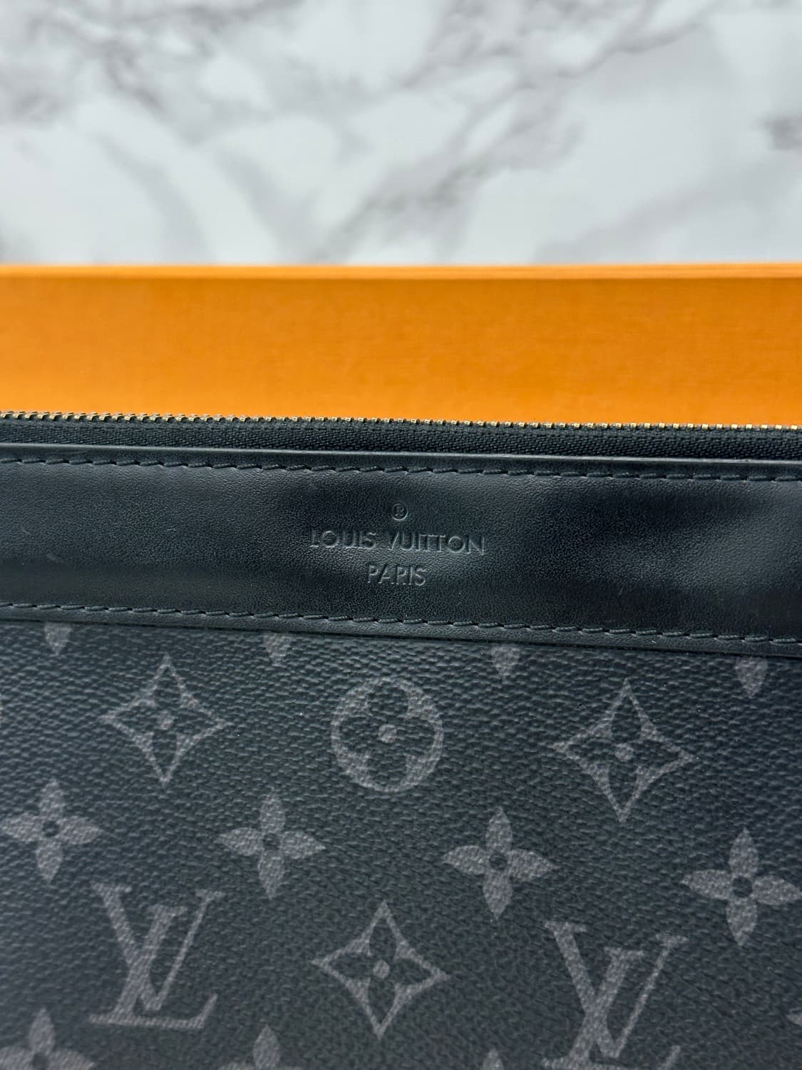 루이비통 이클립스 모노그램 레더 클러치 상품이미지3