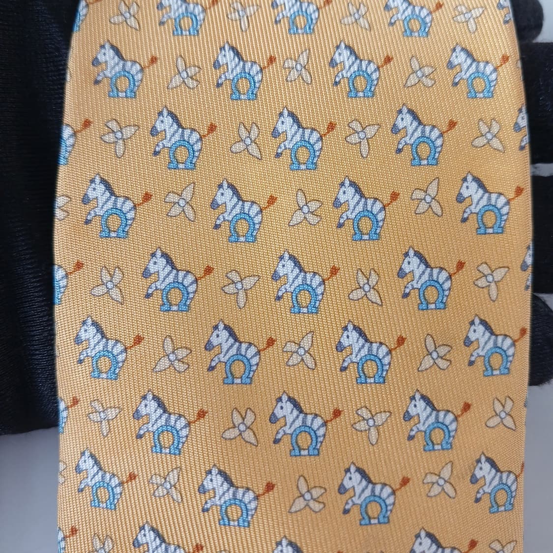 페라가모 옐로우 애니멀 패턴 넥타이 8.3cm B등급 A19716 상품이미지5