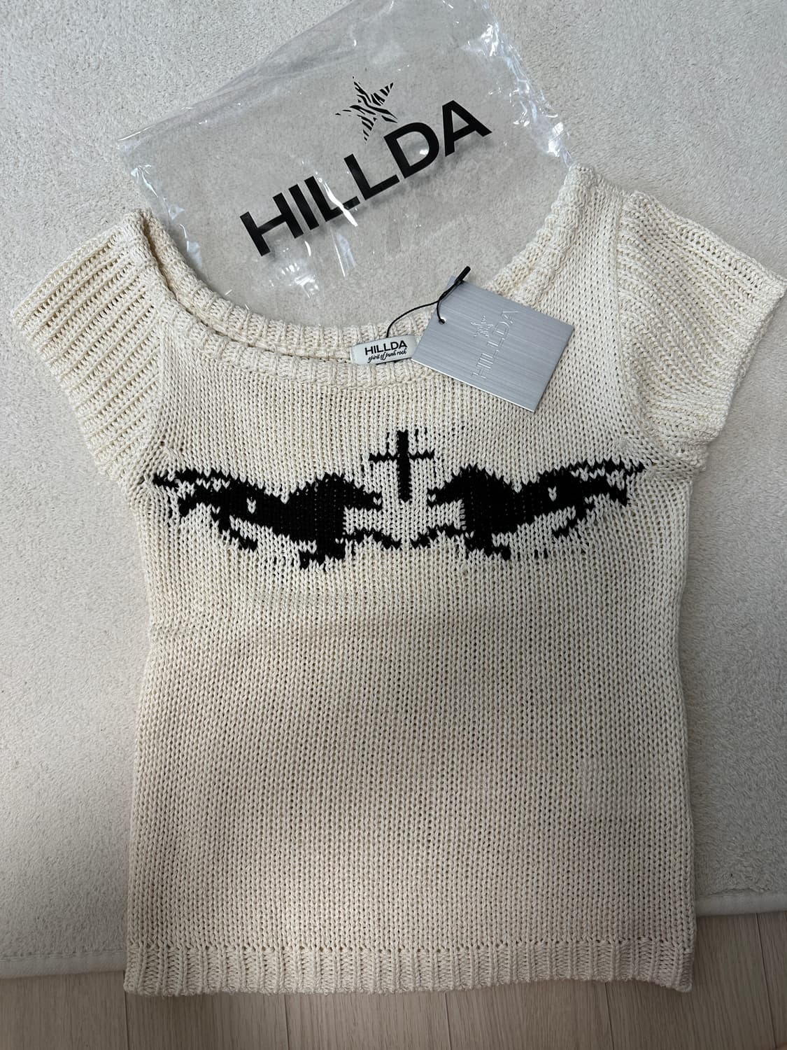 힐다 오픈숄더 니트 크롭 탑 상품이미지3