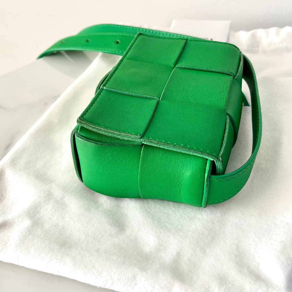 [S급/정품] 보테가베네타 미니 카세트백 레더 그린 크로스백 가방 상품이미지8