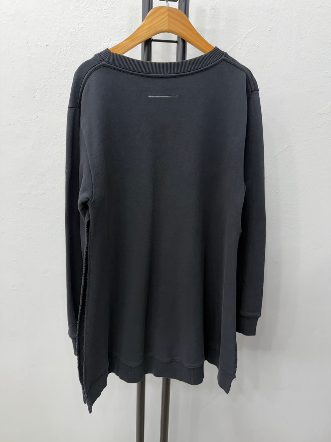 정품) 메종마르지엘라 여성 절개 맨투맨티 XS 상품이미지5