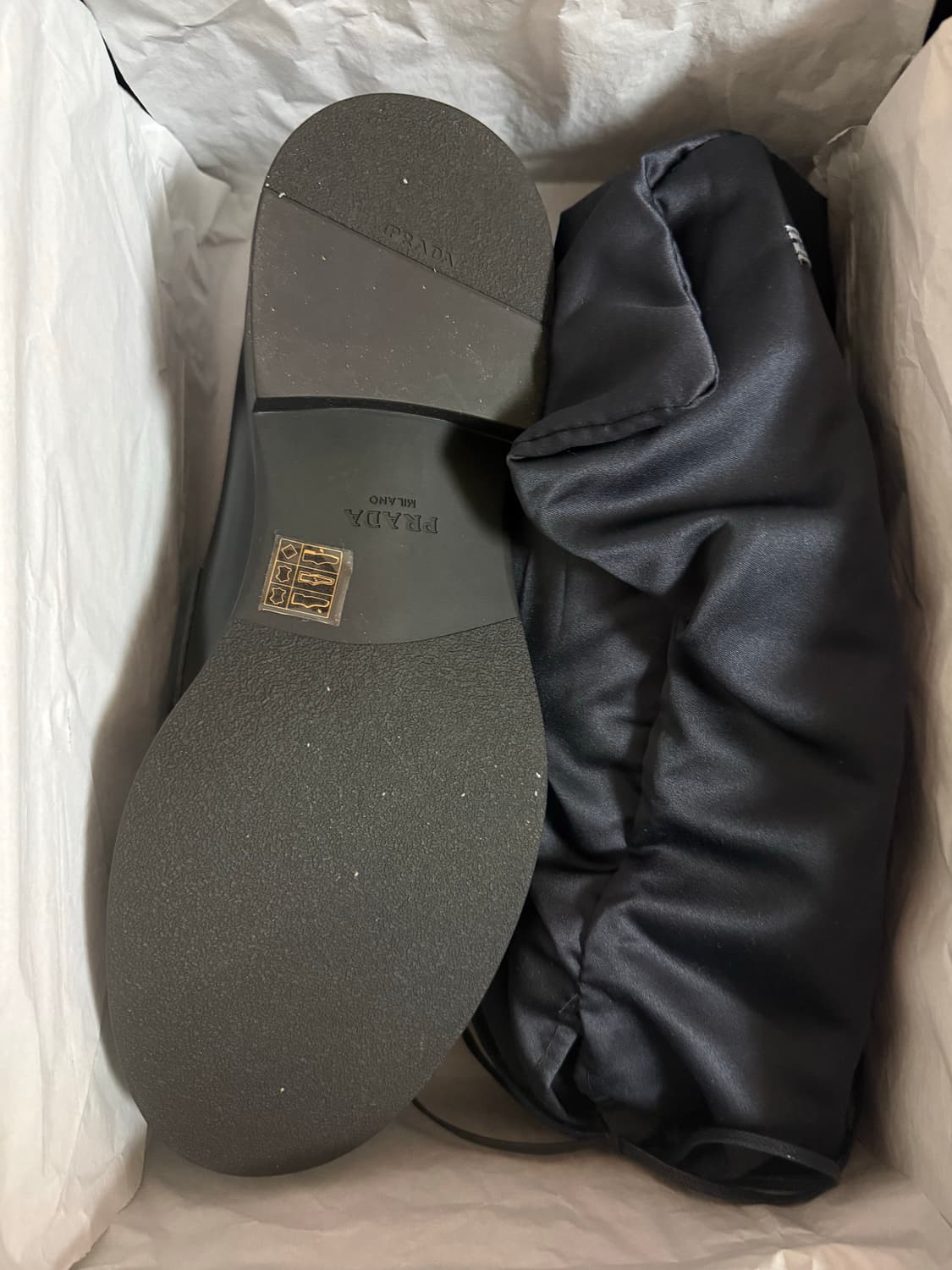 프라다 브러시드 가죽 로퍼 블랙 270mm 상품이미지2