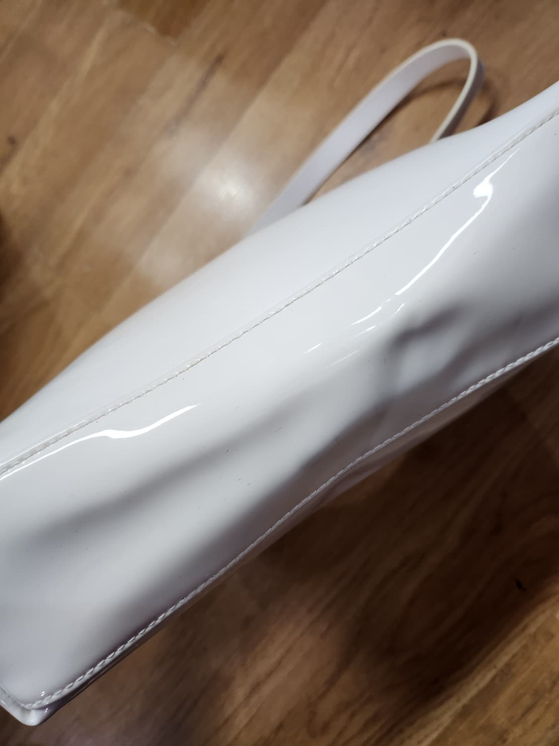 603) H&M DIVIDED 에나멜 화이트 호보백 상품이미지3