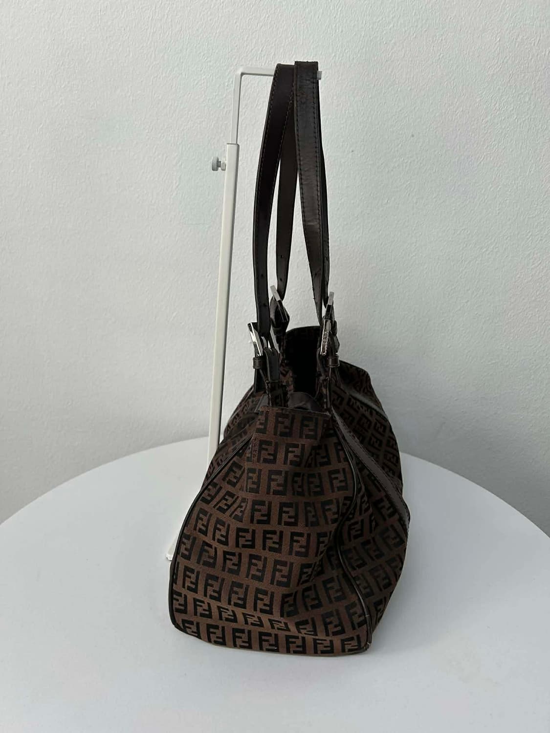 펜디 주카 FF 버클 호보백 숄더 겸 토트 상품이미지3