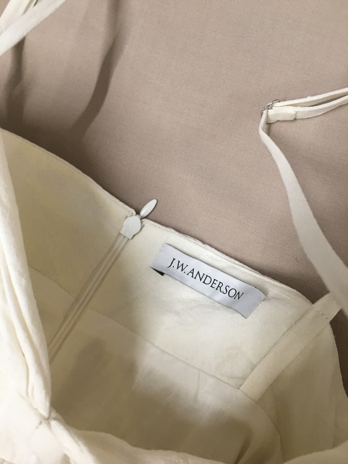 급처! JW앤더슨 오프숄더 상품이미지5