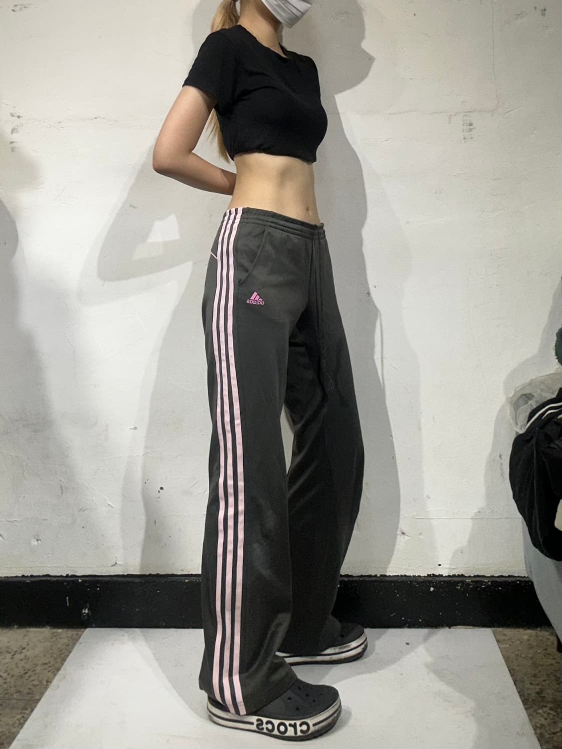 아디다스 차콜 대장급 와이드 부츠컷 핑크 삼선 트레이닝 와이드 팬츠 M 상품이미지1