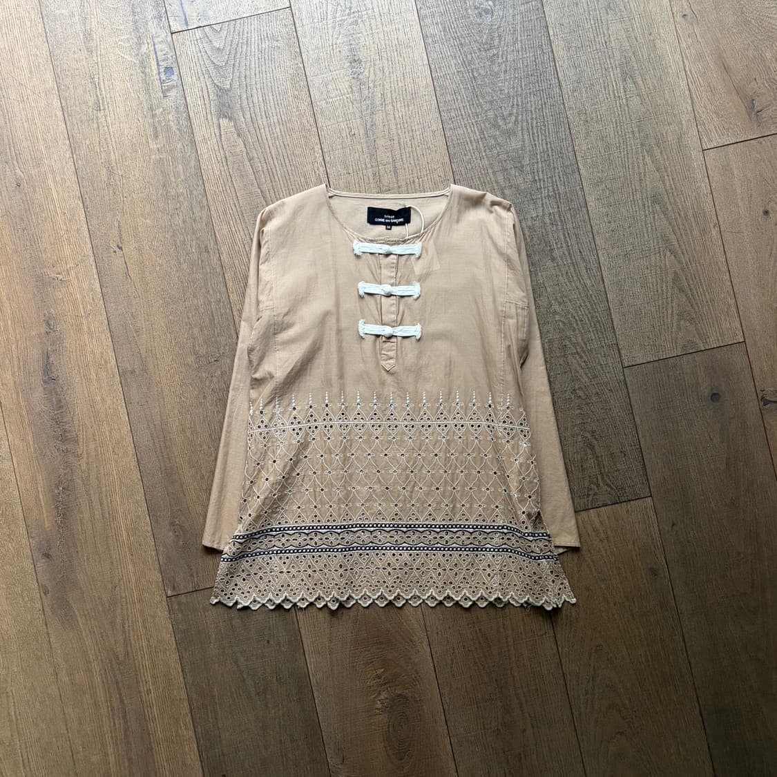 Punching Ethnic Closing Detail Blouse 상품이미지1