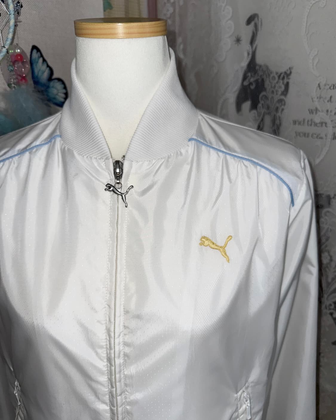 푸마 화이트 바람막이 봄버 자켓 상품이미지2