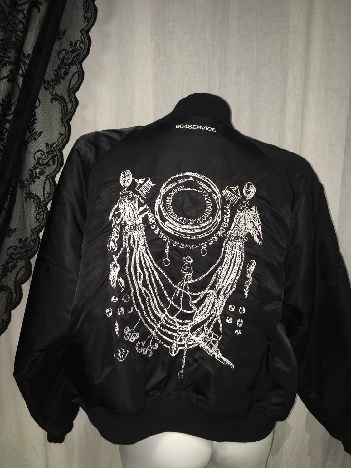 604서비스 자수 봄버 자켓 블랙 상품이미지2
