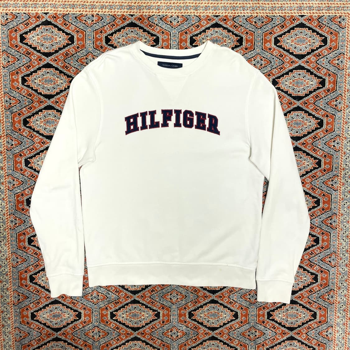 타미힐피거 스펠로고 화이트 맨투맨 남성S 상품이미지1