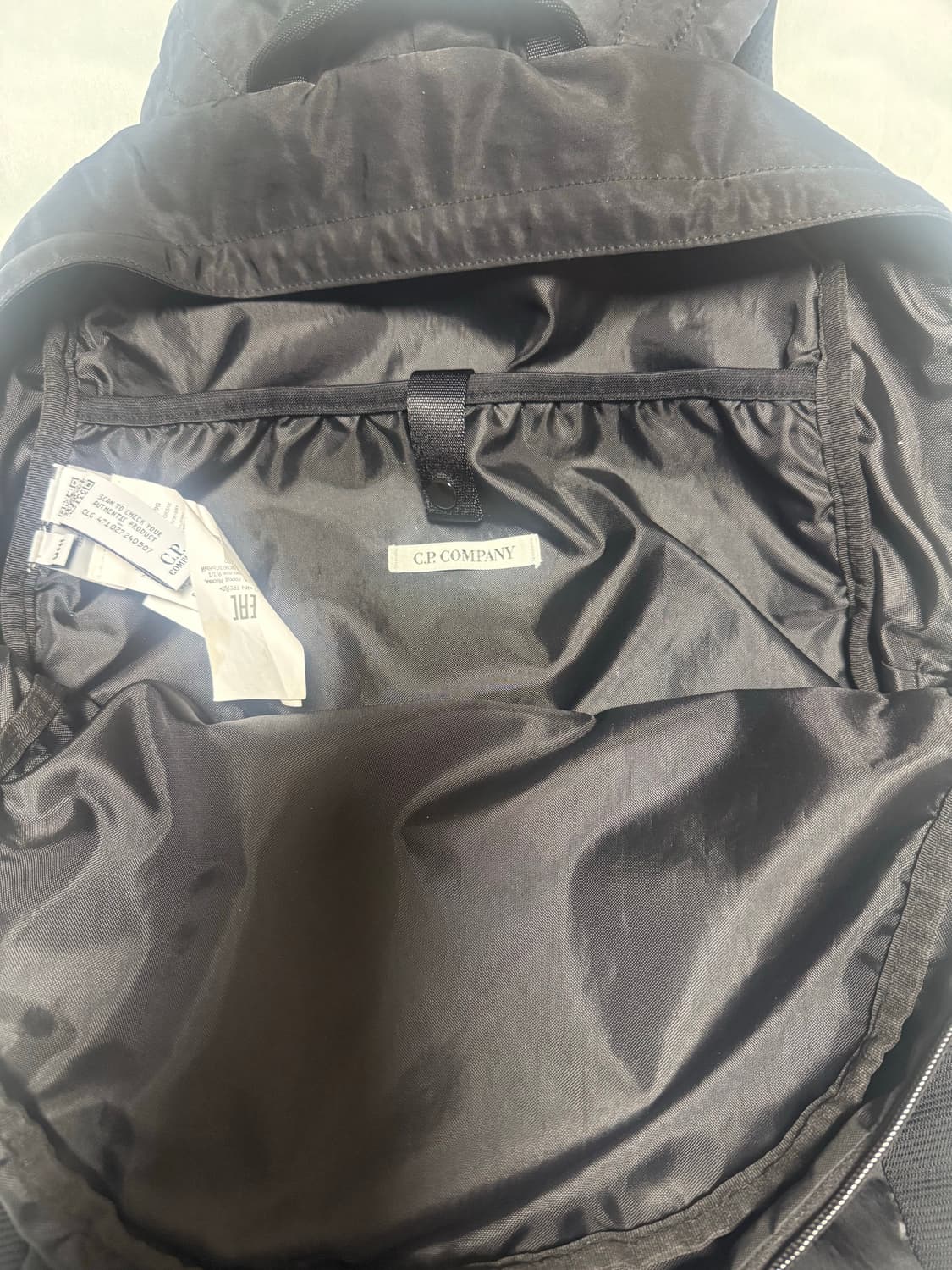 CP컴퍼니 블랙 백팩 상품이미지7