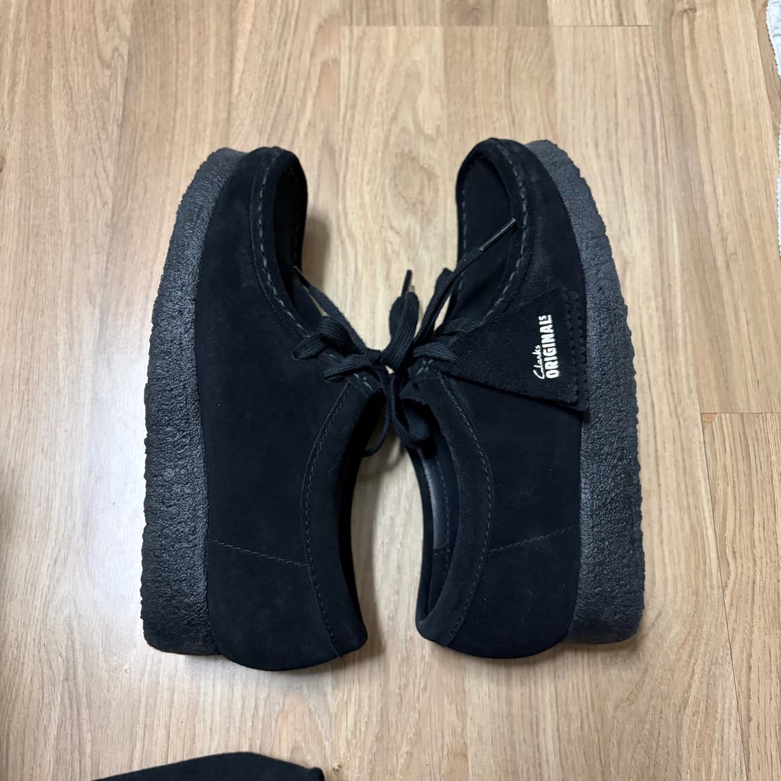 클락스 왈라비 블랙 스웨이드 상품이미지1