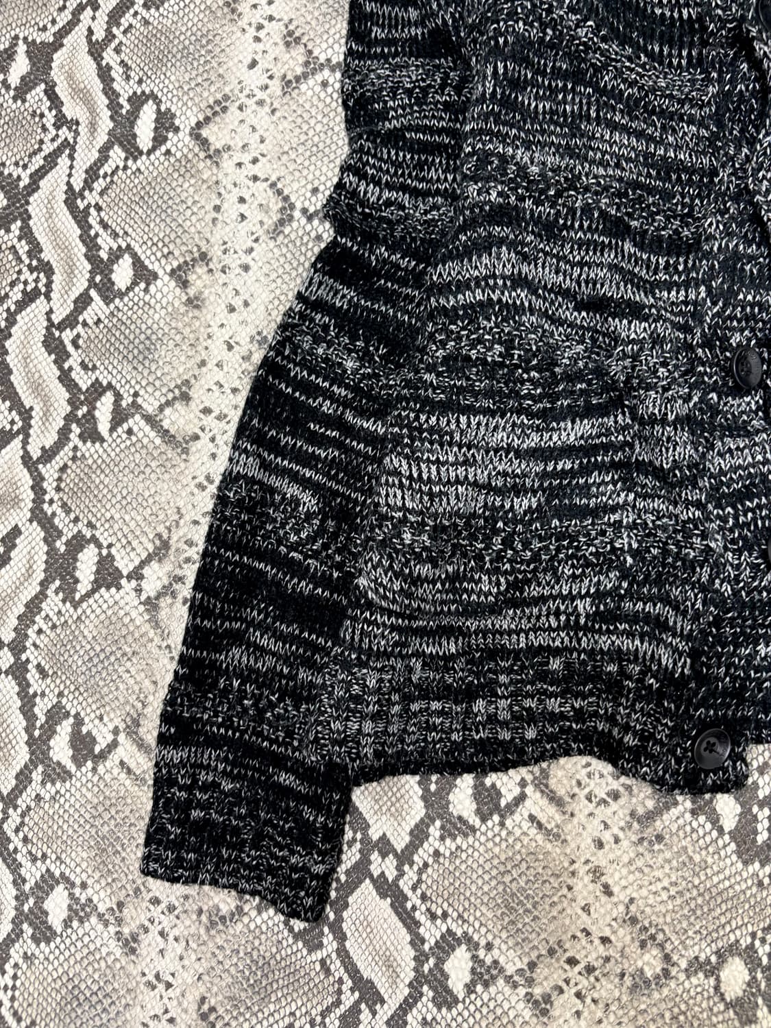 “Moussy” Black&Grey Knit Cardigan 상품이미지2