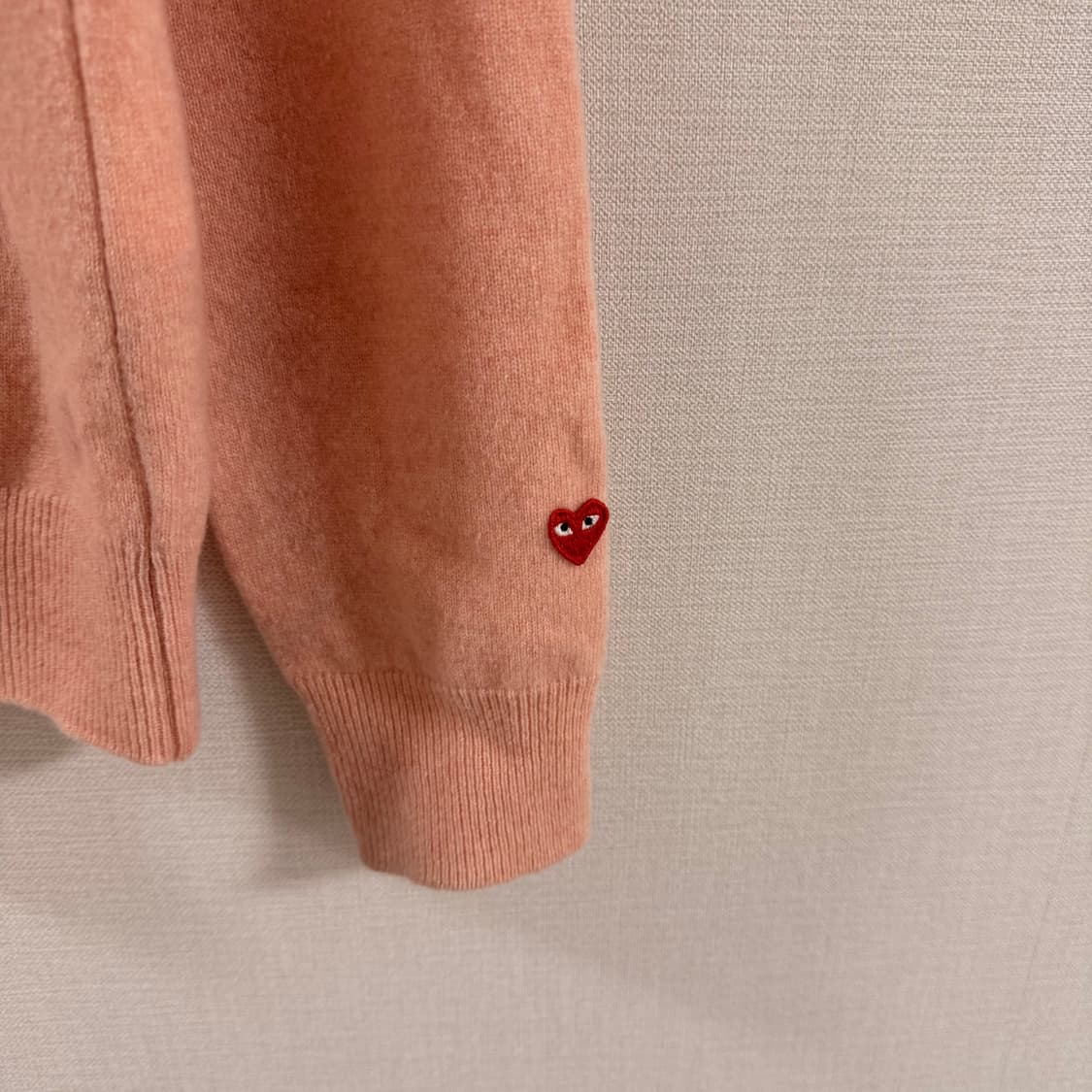 (M) 꼼데가르송 파스텔 스몰 레드 와펜 가디건 새상품 상품이미지3