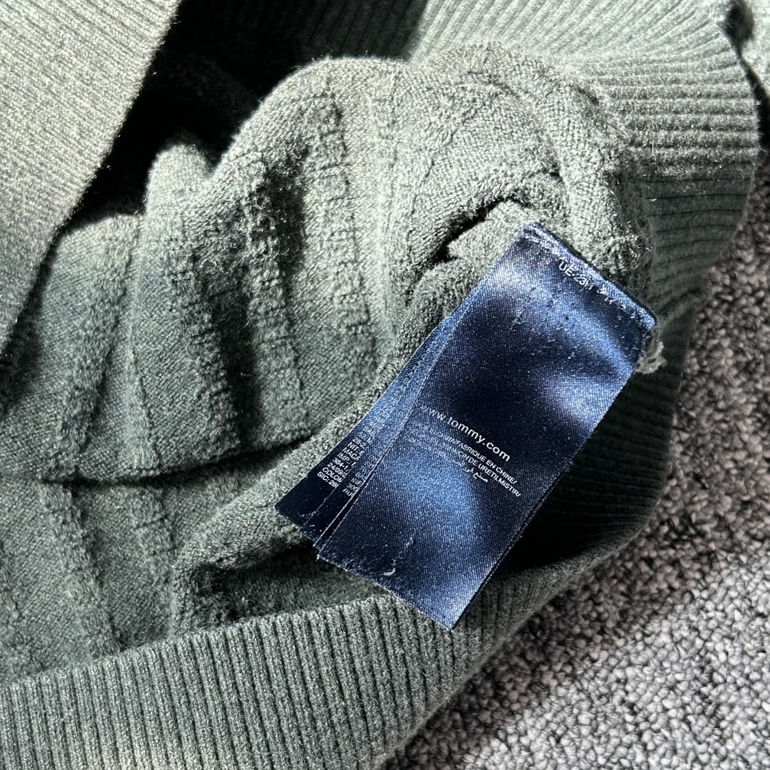 타미힐피거 캐시미어 딥그린 브이넥 니트  상품이미지7