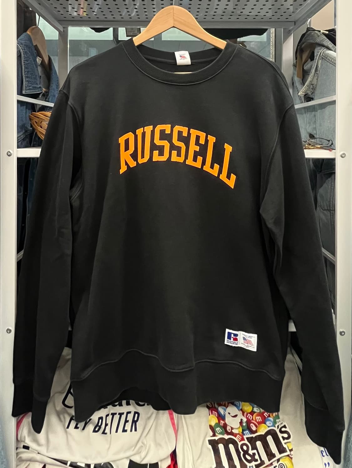 러셀 블랙 맨투맨 티셔츠 상품이미지1