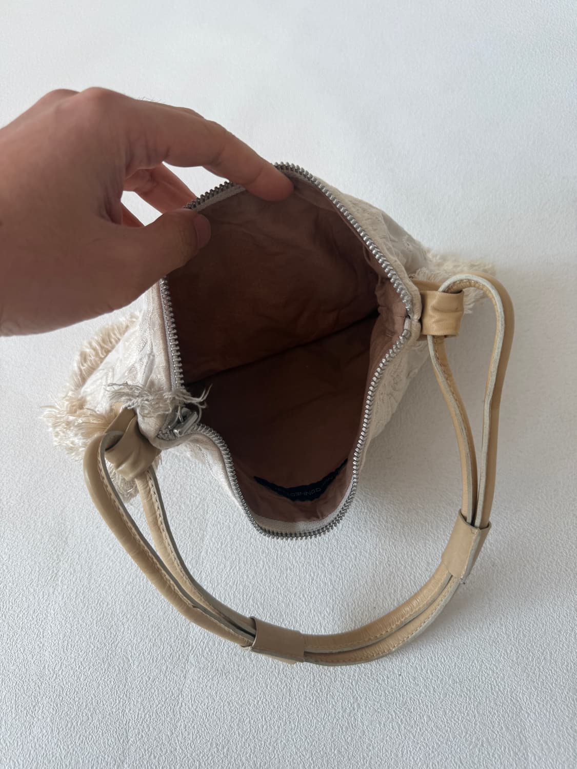 FRENCH CONNECTION 자수 숄더백(레더핸들) 상품이미지5