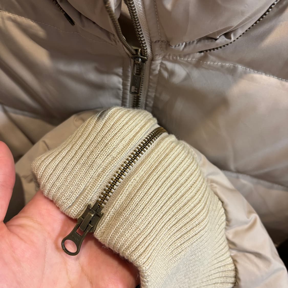 Theory 띠어리 럭스 베이지 구스 숏패딩 상품이미지4