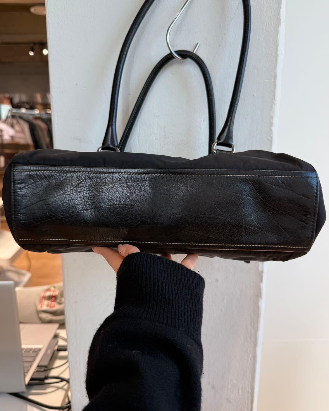 프라다 블랙 포코노 버클 바게트 숄더백  상품이미지7