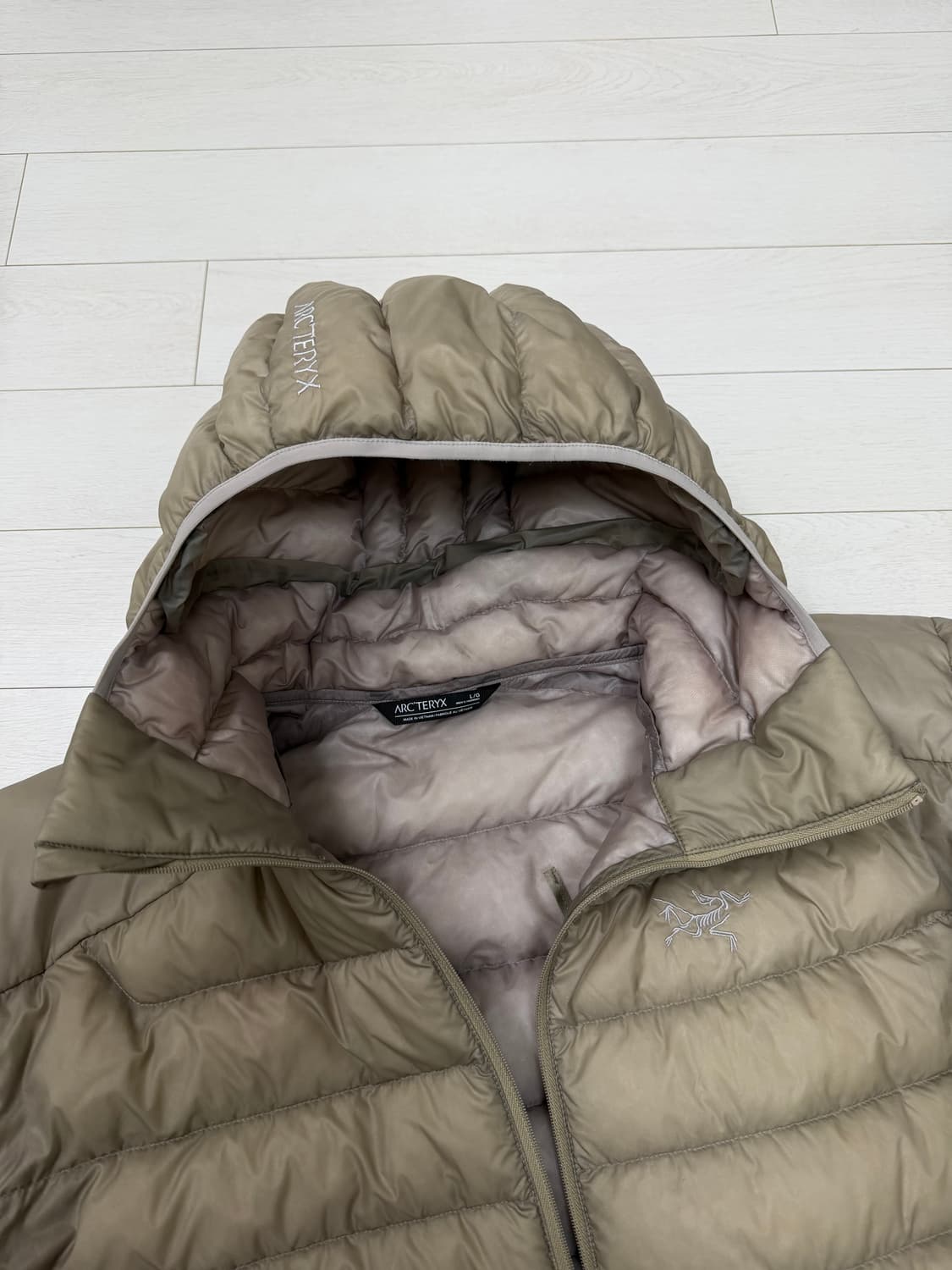 아크테릭스 세륨 후디 L 사이즈  상태 9.8/10 하자 일체 없이 깨끗 상품이미지3