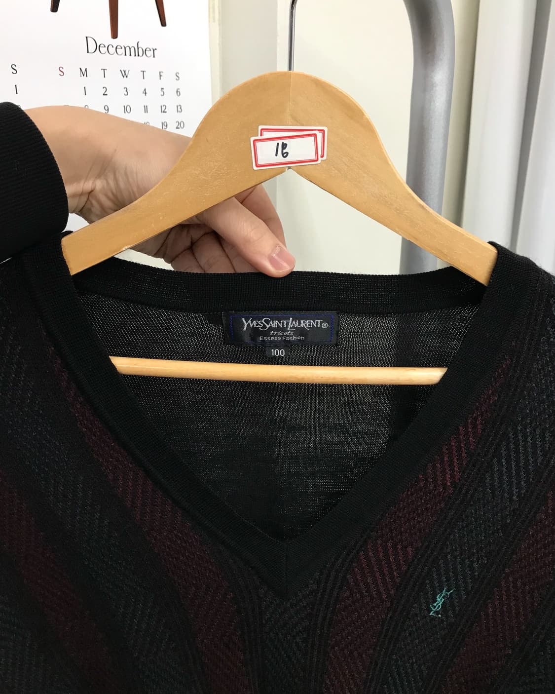 입생로랑 로고 브이넥 울 니트 상품이미지2