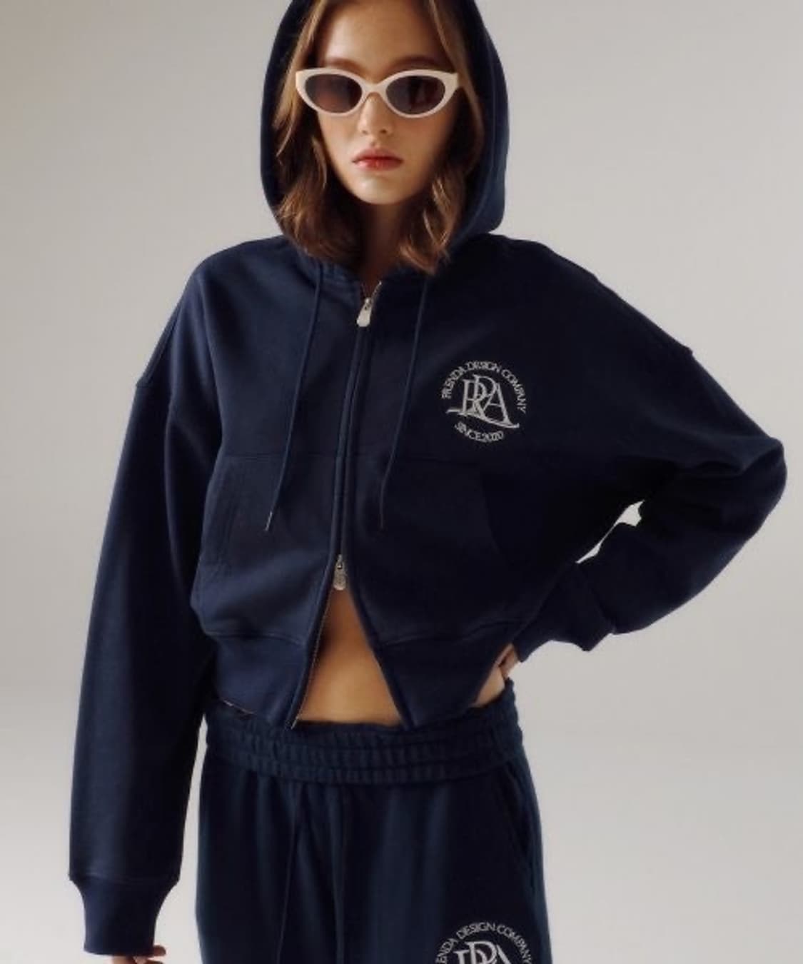 프렌다 메인로고 크롭 후드집업 상품이미지1