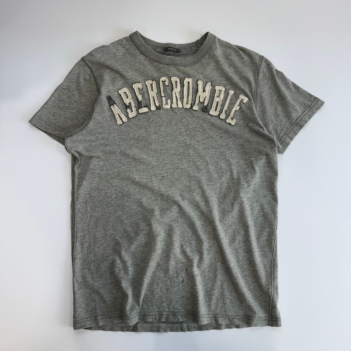 Abercrombie 아베크롬비 스펠아웃 그런지 로고 그레이 반팔 상품이미지3
