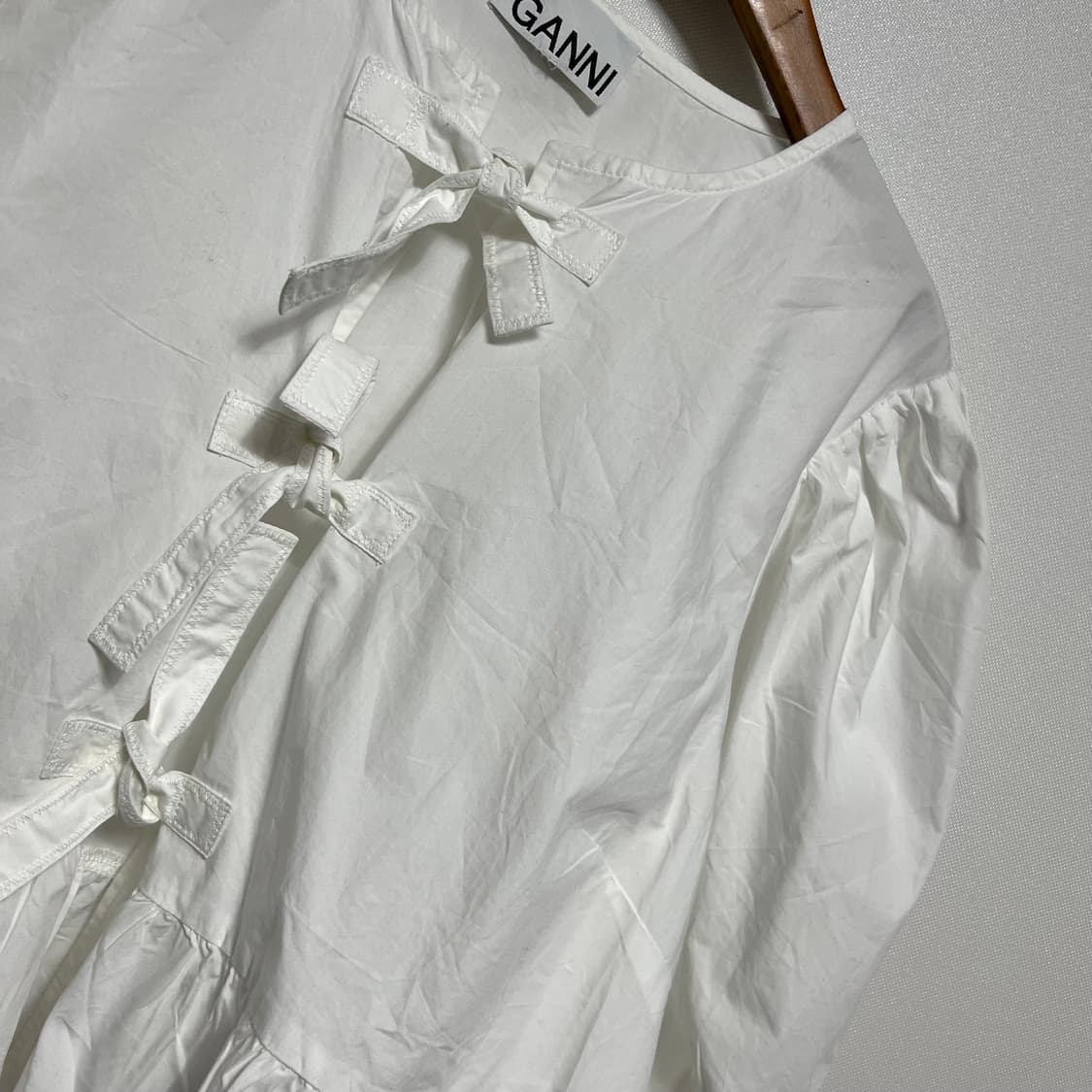 GANNI 가니 리본 셀프타이 코튼 블라우스 상품이미지7