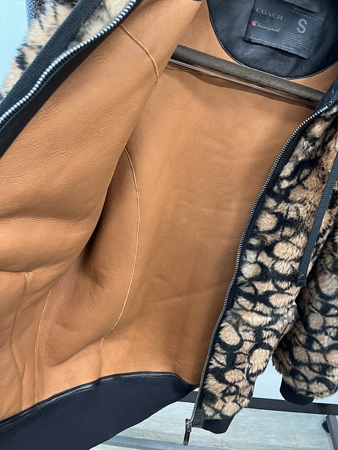 95) 코치 x 챔피온 시어링 무스탕 집업 상품이미지8