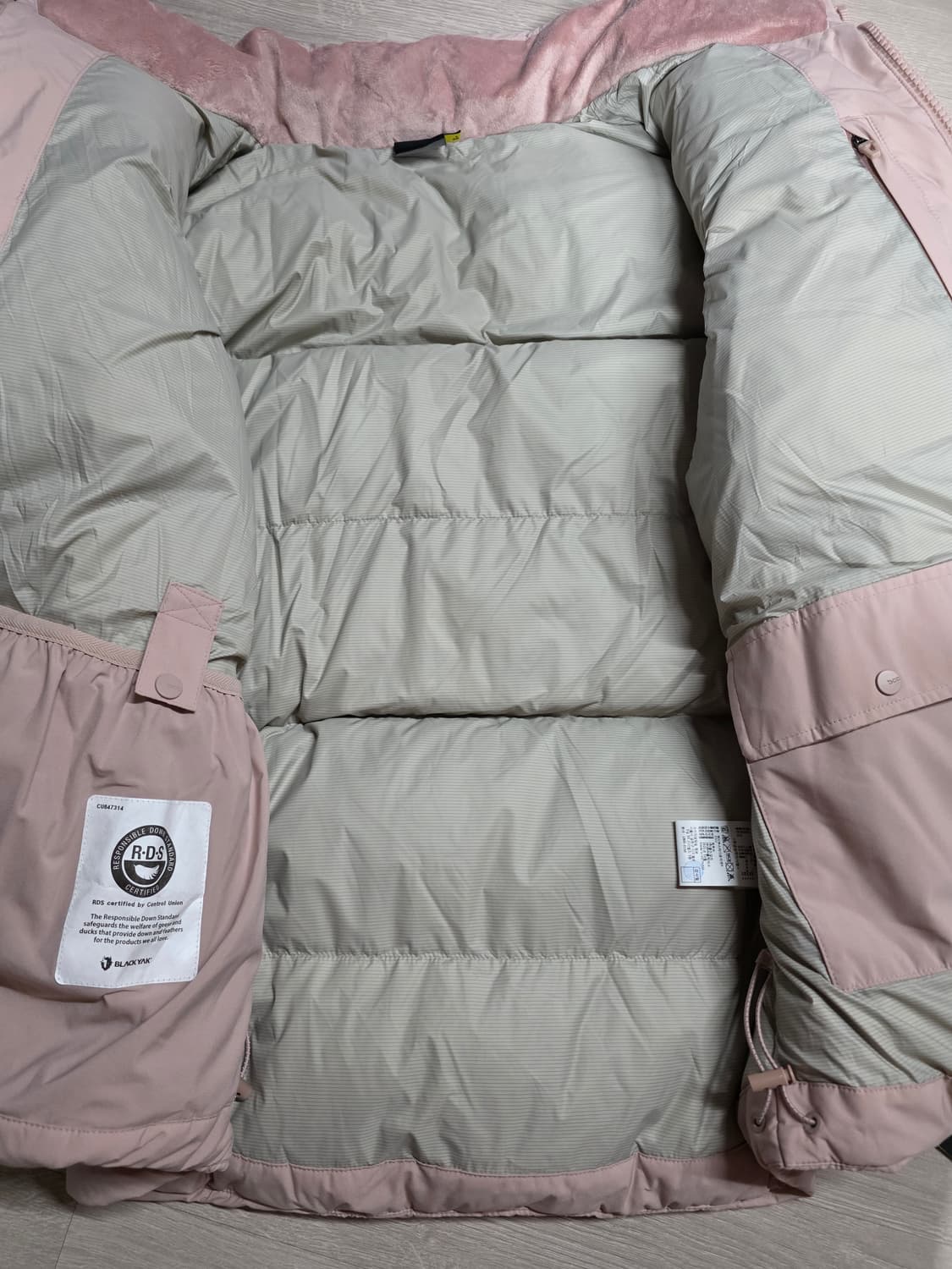 블랙야크 BCC 부스터 덕다운잠바. 
싸이즈  100. 남녀공용 [새상품 상품이미지5