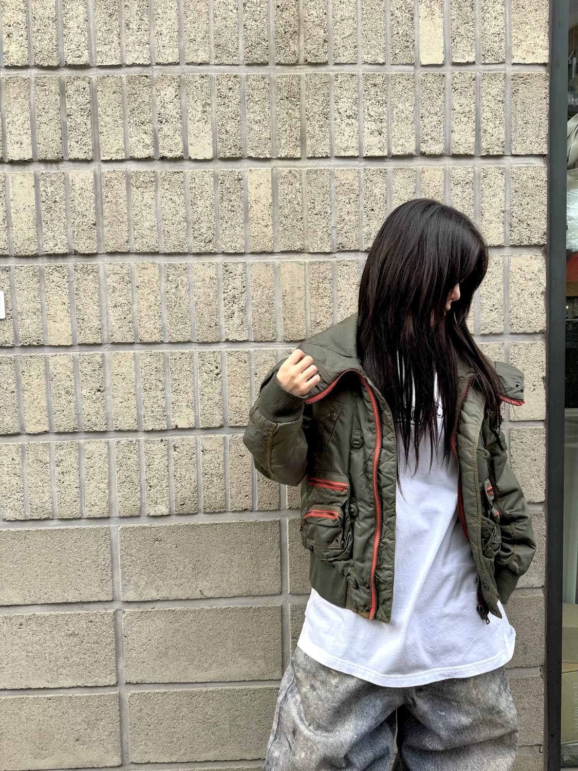 크롭 아웃포켓 디테일 봄버자켓 상품이미지7