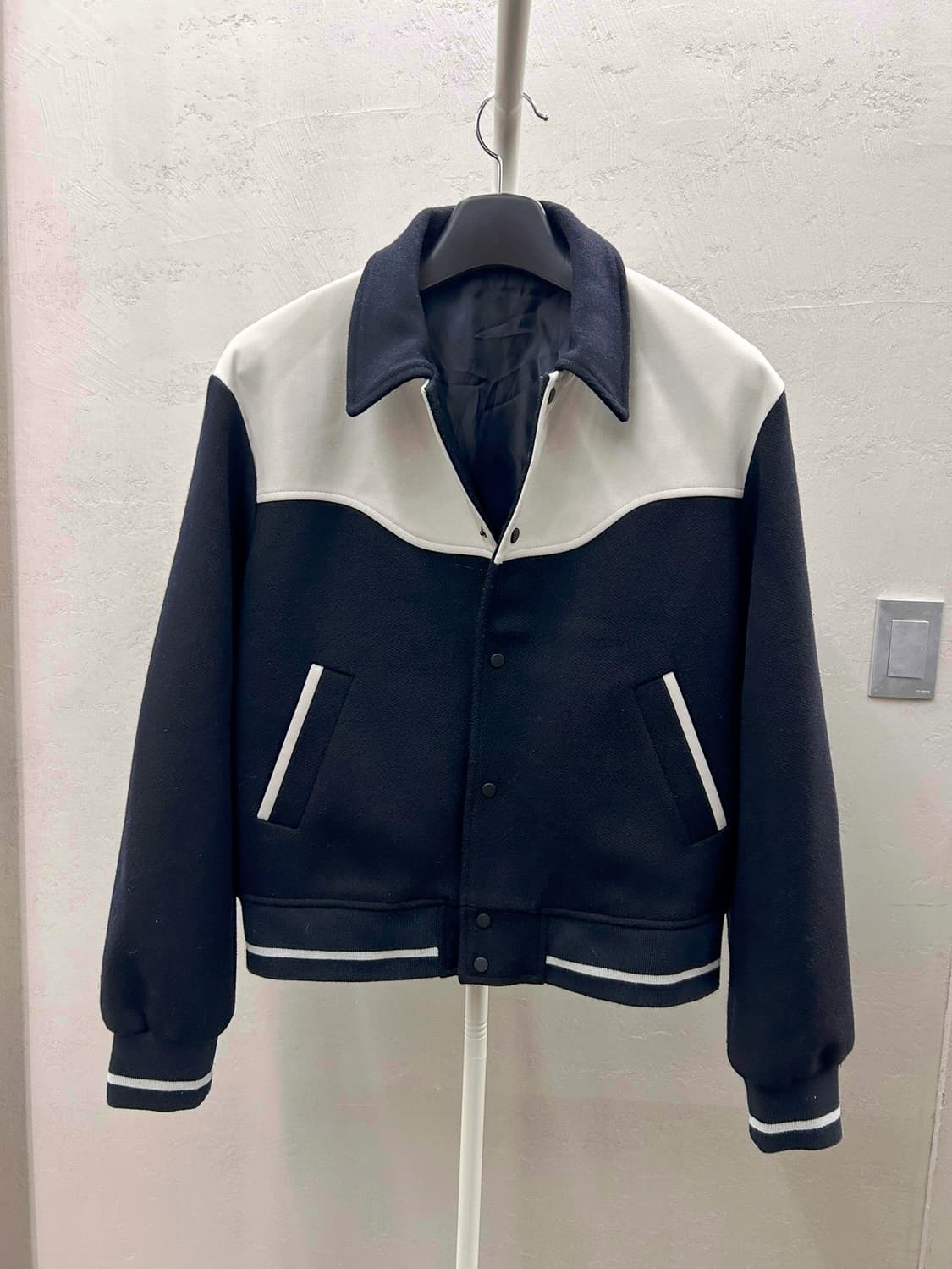 LMOOD(엘무드) 네이비 화이트 배색 야구 점퍼 상품이미지2