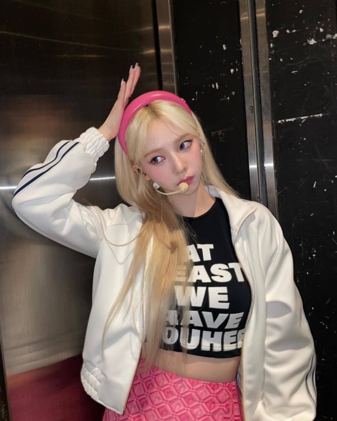 유희 LETTERING T-SHIRT NAVY 레터링 카리나 티셔츠 상품이미지2