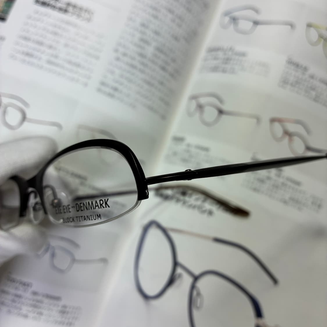 EYE EYE DENMARK 덴마크 티타늄 다크 브라운 반무테 안경 상품이미지3