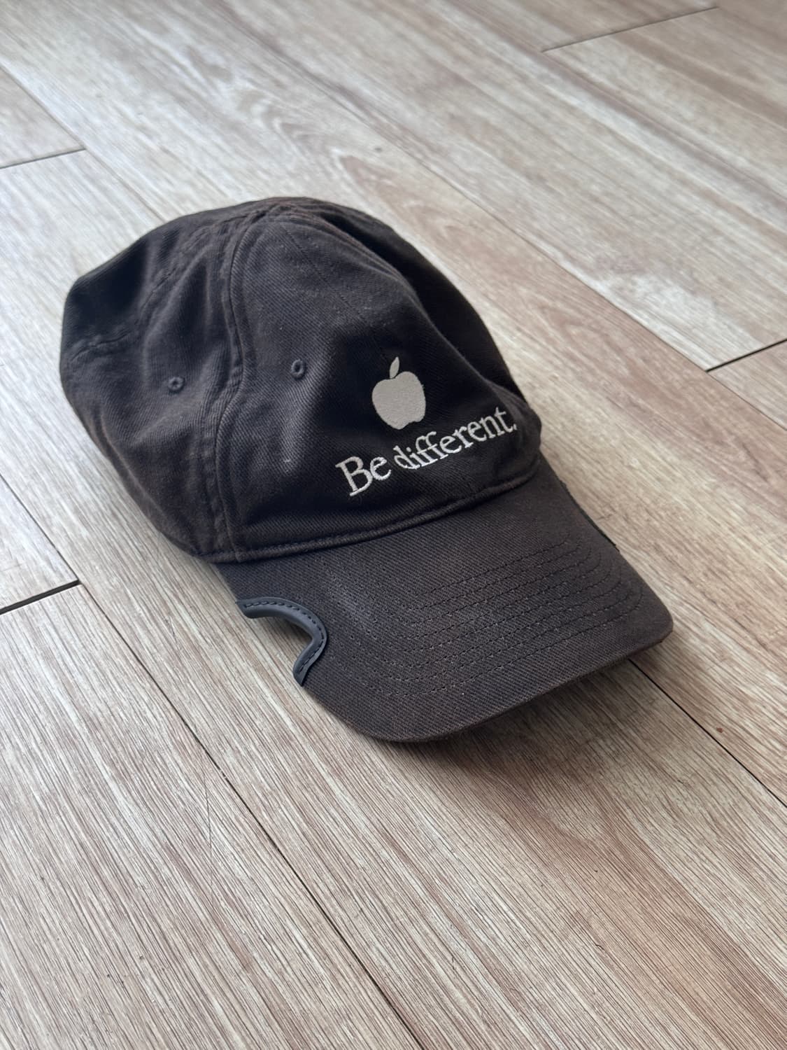 발렌시아가 애플로고 be different 캡 상품이미지2