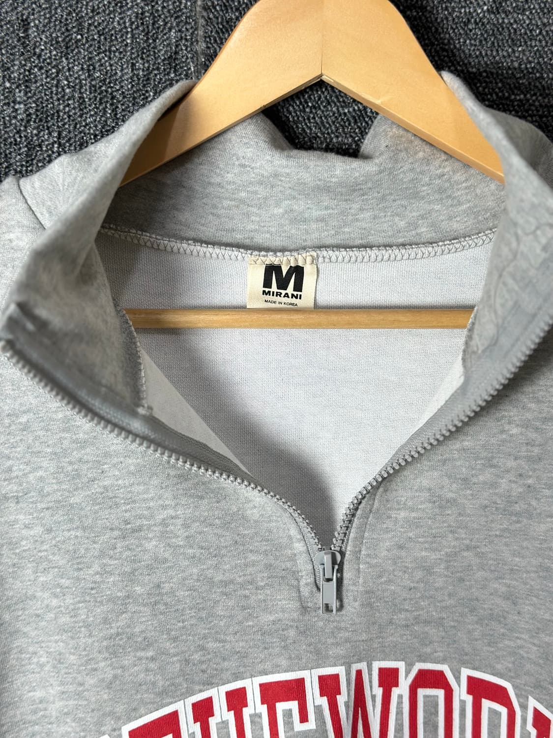 미라니 반집업 맨투맨 그레이 "TOTHEWORLD USA" 프린팅 상품이미지3