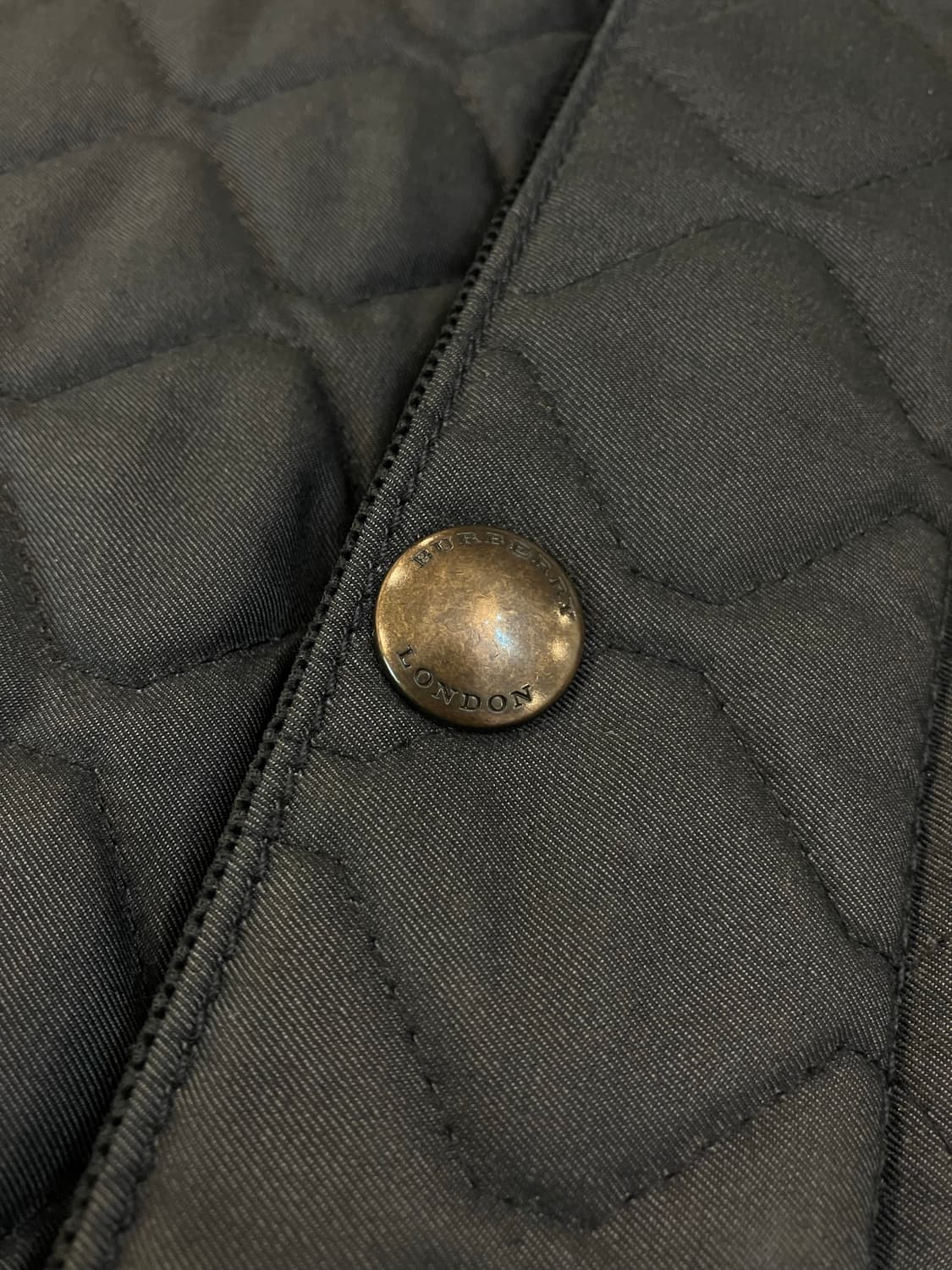 버버리 양가죽 퀼팅 봄버자켓 블랙 상품이미지4