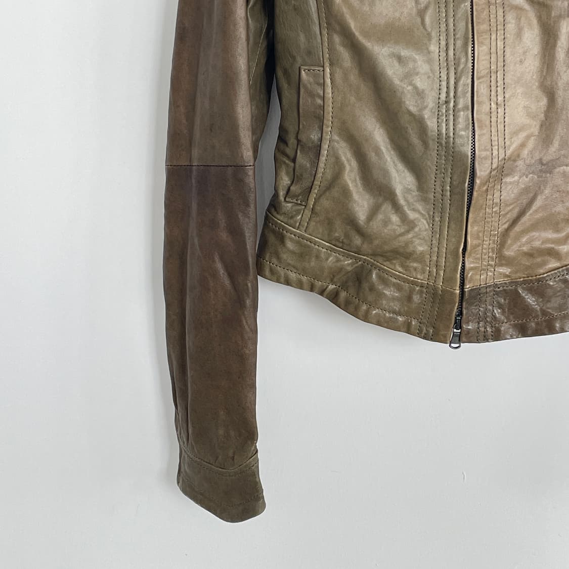 아르마니 진스 레더 슬림 크롭 릭맛 자켓 y2k 상품이미지3