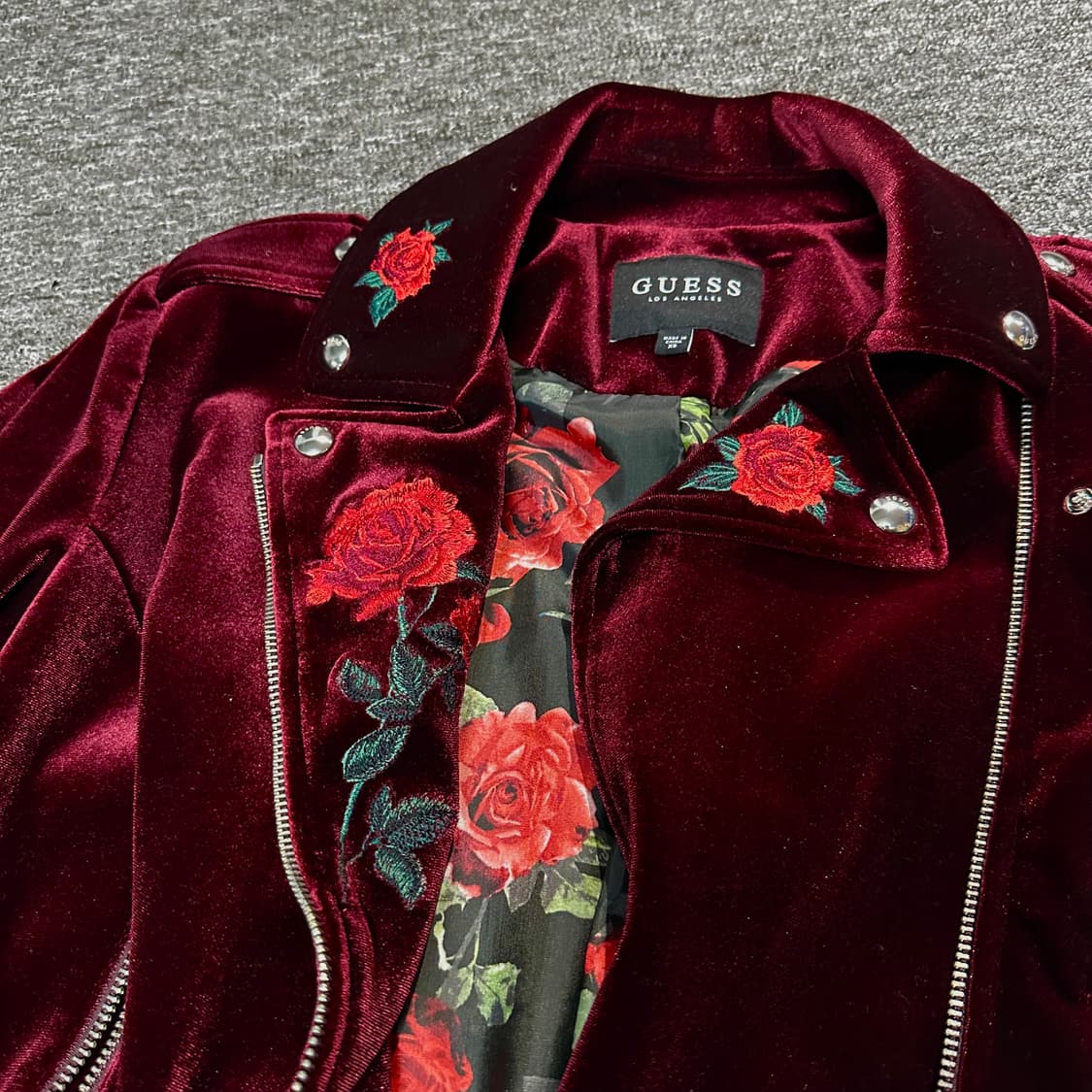 게스 벨벳 버건디 로즈 자수 바이커 자켓 상품이미지2