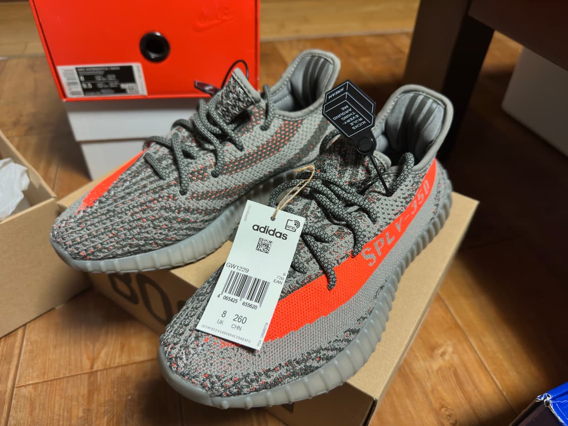 이지부스트 350 V2 벨루가 상품이미지1