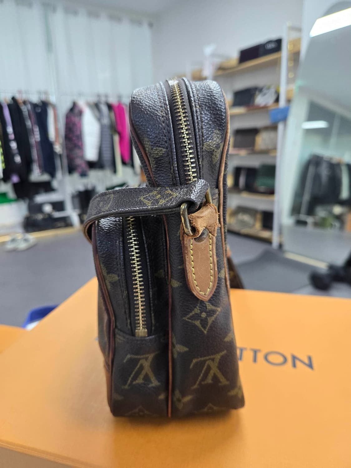 [A급컨디션]루이비통 아마존 크로스백 상품이미지4