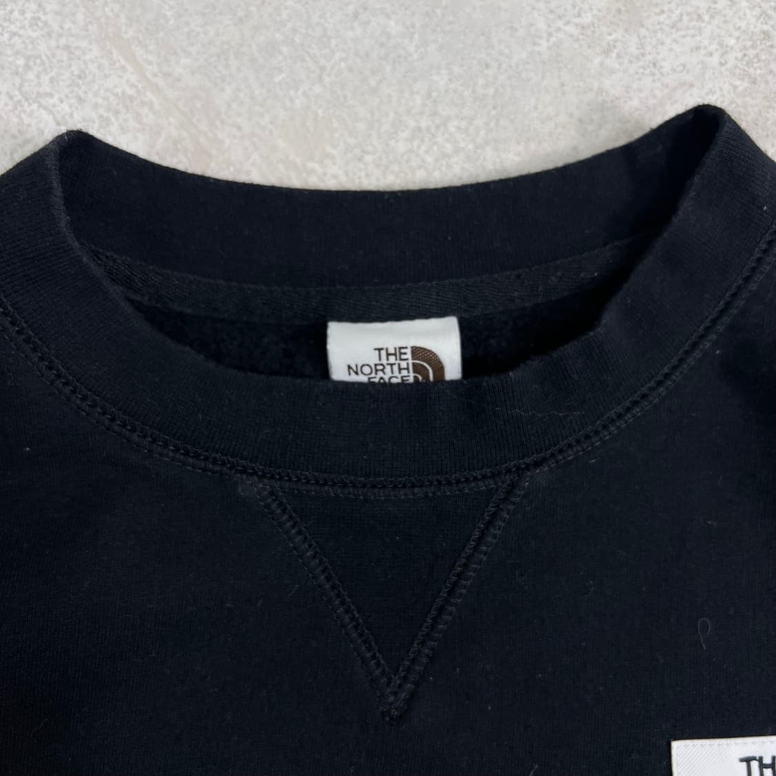 노스페이스 블랙 스퀘어 로고 맨투맨 상품이미지4