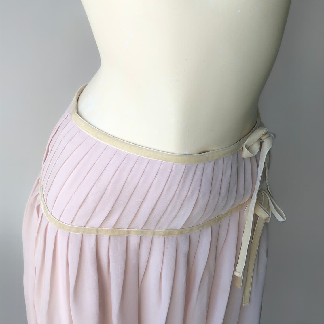 페일 핑크 플리츠 리본 미디 스커트 상품이미지2