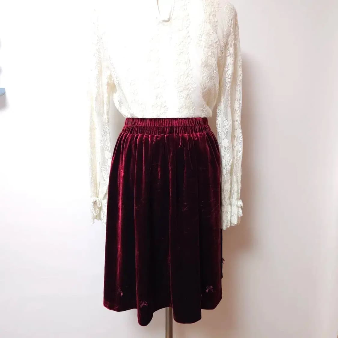 어스뮤직앤이콜로지 레드 벨벳 스커트 치마 상품이미지5